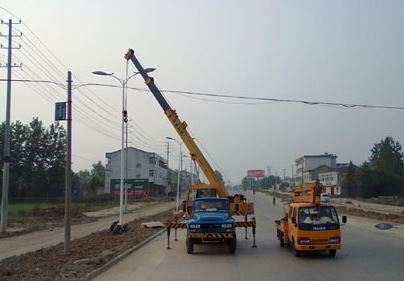 Все още ли е включена слънчева улична лампа в дъждовни дни?-风向标 -4 组-夏雨